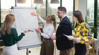 Zarządzanie projektami (studia online) | Studia podyplomowe w Bydgoszczy | Uniwersytet WSB Merito Bydgoszcz: Główna grafika: Bydgoszcz-studia podyplomowe-studenci podczas zajęć