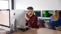 IT Project Manager | Studia II stopnia w Bydgoszczy | Uniwersytet WSB Merito Bydgoszcz: Student na zajęciach