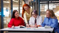 Wyniki wyszukiwania | Uniwersytet WSB Merito Bydgoszcz: Główna grafika: Bydgoszcz-studia podyplomowe-studenci podczas zajęć
