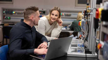 Automatyzacja i robotyzacja procesów | Studia II stopnia ze studiami podyplomowymi  | Uniwersytet WSB Merito Bydgoszcz: studenci_licencjat_pracownia