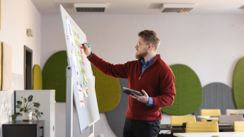 Projektowanie komunikacji i doświadczeń marki | Studia II stopnia w Bydgoszczy | Uniwersytet WSB Merito Bydgoszcz: Student zarządzający projektem