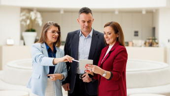 Tester oprogramowania dla aplikacji mobilnych i serwerowych z zastosowaniem AI | Studia podyplomowe w Bydgoszczy | Uniwersytet WSB Merito Bydgoszcz: Główna grafika: Bydgoszcz-studia podyplomowe-studenci podczas zajęć