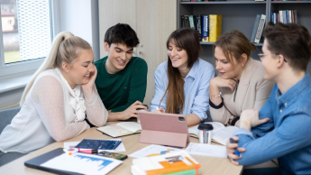 Prawo i finanse w administracji publicznej | Studia II stopnia ze studiami podyplomowymi  | Uniwersytet WSB Merito Bydgoszcz: Studenci I stopnia
