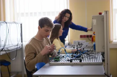 Laboratoria i pracownie | Uniwersytet WSB Merito Bydgoszcz: bydgoszcz_laboratoria_inżynieria zarządzania_zajęcia