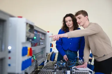 Laboratoria i pracownie | Uniwersytet WSB Merito Bydgoszcz: bydgoszcz_laboratoria_inżynieria zarządzania_tablica rozdzielcza