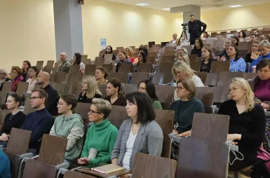 Międzynarodowa konferencja | „Uważność i współczucie - o mądrości, która wspiera dobrostan i może zmieniać świat” [GALERIA ZDJĘĆ] | Aktualności | Uniwersytet WSB Merito Bydgoszcz: Międzynarodowa konferencja | „Uważność i współczucie - o mądrości, która wspiera dobrostan i może zmieniać świat” – widownia