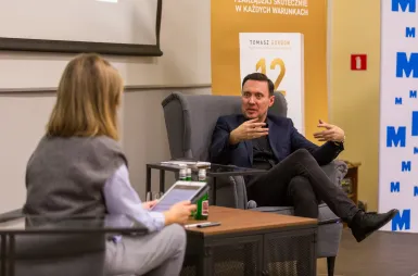 19 listopada | Premiera książki Tomasza Gordona - „12 nawyków szefa doskonałego” | Uniwersytet WSB Merito Bydgoszcz: Premiera książki Tomasza Gordona „12 nawyków szefa doskonałego” – Tomasz Gordon udziela wywiadu