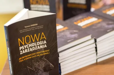 19 listopada | Premiera książki Tomasza Gordona - „12 nawyków szefa doskonałego” | Uniwersytet WSB Merito Bydgoszcz: Premiera książki Tomasza Gordona „12 nawyków szefa doskonałego” 