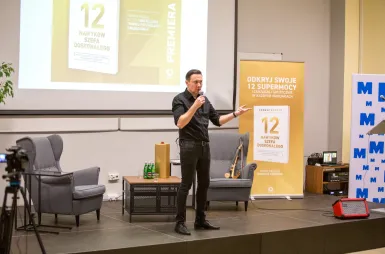 19 listopada | Premiera książki Tomasza Gordona - „12 nawyków szefa doskonałego” | Uniwersytet WSB Merito Bydgoszcz: Premiera książki Tomasza Gordona „12 nawyków szefa doskonałego” – Tomasz Gordon 