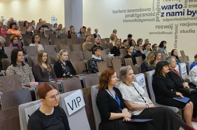 Międzynarodowa konferencja | „Uważność i współczucie - o mądrości, która wspiera dobrostan i może zmieniać świat” [GALERIA ZDJĘĆ] | Aktualności | Uniwersytet WSB Merito Bydgoszcz: Międzynarodowa konferencja | „Uważność i współczucie - o mądrości, która wspiera dobrostan i może zmieniać świat” – widownia