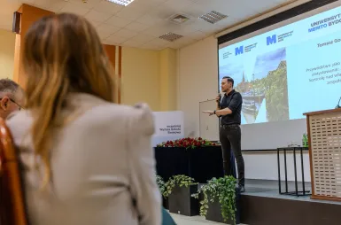 Inauguracja studiów MBA 2025/2026 [GALERIA ZDJĘĆ] | Aktualności | Uniwersytet WSB Merito Bydgoszcz: Inauguracja studiów MBA – wykład inauguracyjny prowadzi Tomasz Gordon