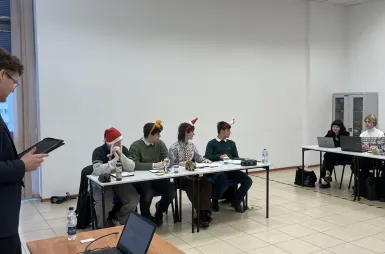 Debata oksfordzka w ramach Kujawsko‑Pomorskiej Ligi Debat na Uniwersytecie WSB Merito Bydgoszcz | 18.12.2025 [GALERIA ZDJĘĆ] | Aktualności | Uniwersytet WSB Merito Bydgoszcz: uczestnicy debaty oksfordzkiej