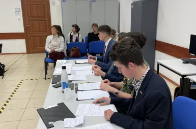Debata oksfordzka w ramach Kujawsko‑Pomorskiej Ligi Debat na Uniwersytecie WSB Merito Bydgoszcz | 18.12.2025 [GALERIA ZDJĘĆ] | Aktualności | Uniwersytet WSB Merito Bydgoszcz: uczestnicy debaty oksfordzkiej