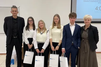 Debata oksfordzka w ramach Kujawsko‑Pomorskiej Ligi Debat na Uniwersytecie WSB Merito Bydgoszcz | 18.12.2025 [GALERIA ZDJĘĆ] | Aktualności | Uniwersytet WSB Merito Bydgoszcz: uczestnicy debaty oksfordzkiej