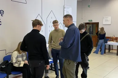 Debata oksfordzka w ramach Kujawsko‑Pomorskiej Ligi Debat na Uniwersytecie WSB Merito Bydgoszcz | 18.12.2025 [GALERIA ZDJĘĆ] | Aktualności | Uniwersytet WSB Merito Bydgoszcz: uczestnicy debaty