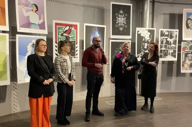 Wystawa prac studentów kierunku design w biznesie | 06.02–03.03.2026 [GALERIA ZDJĘĆ] | Aktualności | Uniwersytet WSB Merito Bydgoszcz: uczestnicy wernisażu prac studentów kierunku design w biznesie