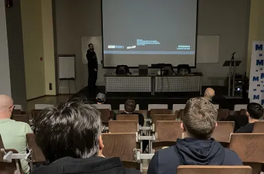 BRAVE AI COMMUNITY BYDGOSZCZ #2 [GALERIA ZDJĘĆ] | Aktualności | Uniwersytet WSB Merito Bydgoszcz: uczestnicy wydarzenia BRAVE AI Community MeetUp #2