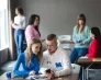 BRAVE AI COMMUNITY BYDGOSZCZ #2 [GALERIA ZDJĘĆ] | Aktualności | Uniwersytet WSB Merito Bydgoszcz: studenci podczas przerwy na zajęciach