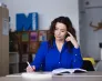 BRAVE AI Community Bydgoszcz #4 11 czerwca na Uniwersytecie WSB Merito Bydgoszcz | Aktualności | Uniwersytet WSB Merito Bydgoszcz: studentka w bibliotece