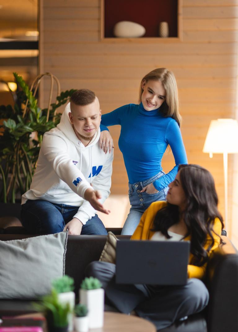 Maturzyści | Uniwersytet WSB Merito Bydgoszcz: Grupa studentów 