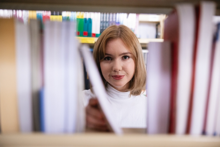 Kierunki z obszaru zdrowie - mniejsza inwestycja, ten sam zwrot! | Uniwersytet WSB Merito Bydgoszcz: bydgoszcz_biblioteka_studentka