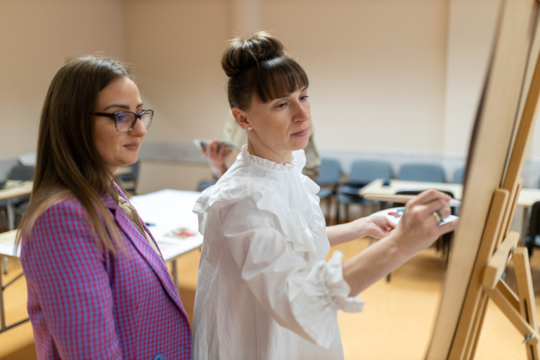 Wystawa prac studentów kierunku design w biznesie | 06.02–03.03.2026 [GALERIA ZDJĘĆ] | Aktualności | Uniwersytet WSB Merito Bydgoszcz: studenci podczas prac