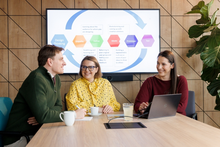 Nowe technologie w księgowości | Studia podyplomowe w Bydgoszczy | Uniwersytet WSB Merito Bydgoszcz: Główna grafika: Bydgoszcz-studia podyplomowe-studenci podczas zajęć