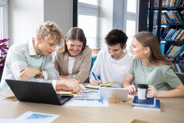 Informatyka w biznesie | Studia I stopnia w Bydgoszczy | Uniwersytet WSB Merito Bydgoszcz: Studenci I stopnia