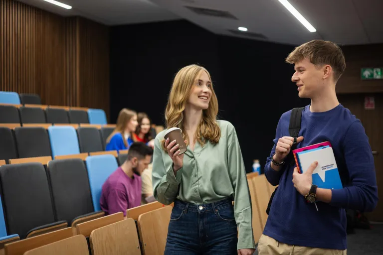 Marketing i sprzedaż | Studia I stopnia w Bydgoszczy | Uniwersytet WSB Merito Bydgoszcz: Główna grafika: Bydgoszcz-studia I stopnia-studenci na UWSB Merito