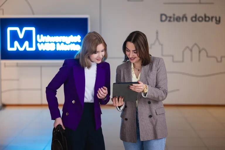 Zarządzanie w branży kosmetycznej i dietetycznej | Studia II stopnia w Bydgoszczy | Uniwersytet WSB Merito Bydgoszcz: Dwie studentki