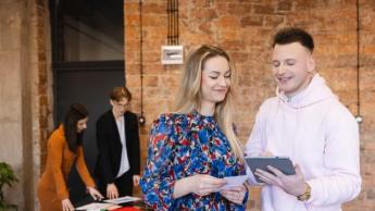 E-commerce i Marketplace Management | Studia I stopnia w Chorzowie | Uniwersytet WSB Merito Chorzów: studenci pracujący nad projektem końcowym