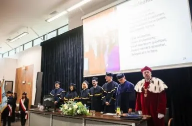 Quod bonum, felix, faustum fortunatumque sit! Uniwersytet WSB Merito Chorzów rozpoczął rok akademicki 2025/2026 | Aktualności | Uniwersytet WSB Merito Chorzów: Inauguracja roku akademickiego