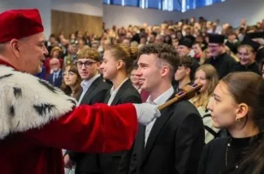 Quod bonum, felix, faustum fortunatumque sit! Uniwersytet WSB Merito Chorzów rozpoczął rok akademicki 2025/2026 | Aktualności | Uniwersytet WSB Merito Chorzów: Inauguracja roku akademickiego