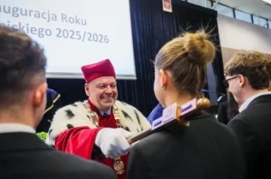 Quod bonum, felix, faustum fortunatumque sit! Uniwersytet WSB Merito Chorzów rozpoczął rok akademicki 2025/2026 | Aktualności | Uniwersytet WSB Merito Chorzów: Inauguracja roku akademickiego