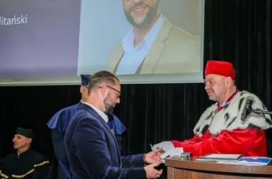 Quod bonum, felix, faustum fortunatumque sit! Uniwersytet WSB Merito Chorzów rozpoczął rok akademicki 2025/2026 | Aktualności | Uniwersytet WSB Merito Chorzów: Inauguracja roku akademickiego