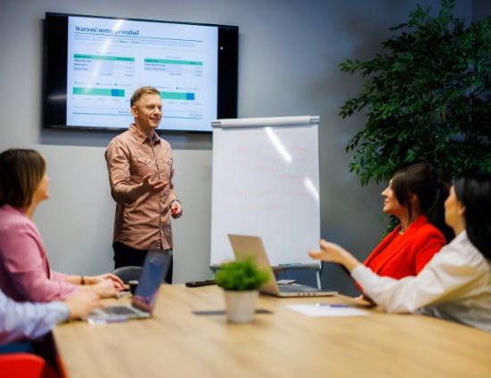 Audyt wewnętrzny i kontrola w organizacji | Studia podyplomowe w Chorzowie | Uniwersytet WSB Merito Chorzów: studenci omawiają prezentację