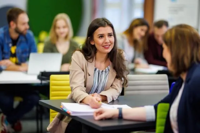 Wczesne wspomaganie rozwoju dziecka | Studia I stopnia w Chorzowie | Uniwersytet WSB Merito Chorzów: student na sali 