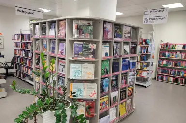 Library | WSB Merito Bydgoszcz University: wnętrze biblioteki Uniwersytetu WSB Merito Bydgoszcz