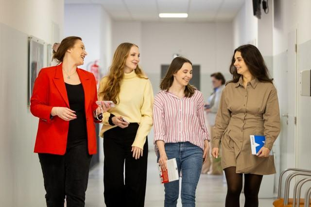 Search results | WSB Merito Warsaw University: Zdjęcie główne: Warszawa - grupa studentów