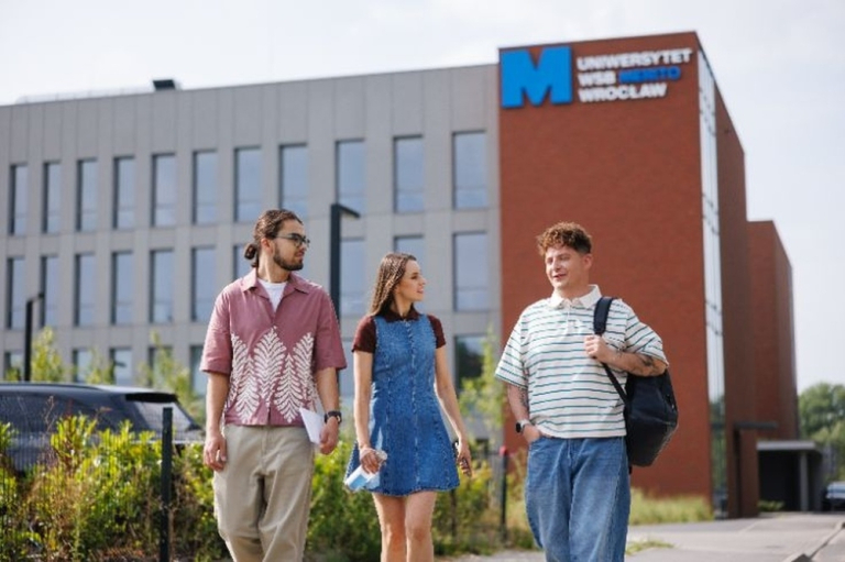 Study in Wrocław | WSB Merito Wrocław University: Students in front of WSB Merito University in Wrocław building