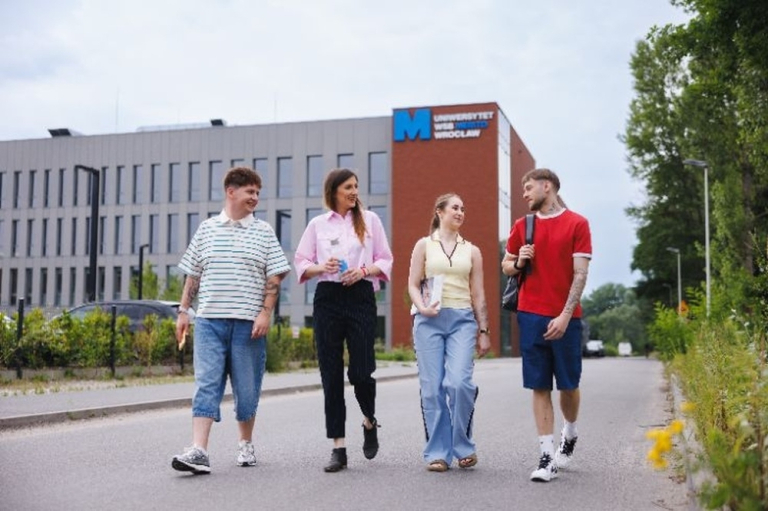 Admissions process stages | WSB Merito Wrocław University: Students outdoor in Wrocław