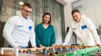 Edukacja Dorosłych z Animacją Społeczno-Kulturalną | Studia II stopnia ze studiami podyplomowymi  | Uniwersytet WSB Merito w Gdańsku: Studenci grają w piłkarzyki