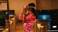 Informatyka - studia inżynierskie | Studia I stopnia w Gdańsku | Uniwersytet WSB Merito w Gdańsku: Dziewczyna w googlach VR