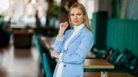 Wyniki wyszukiwania | Uniwersytet WSB Merito w Gdańsku: Studentka w błękitnym garniturze