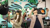 Komunikacja cyfrowa i media kreatywne | Studia II stopnia ze studiami podyplomowymi w Gdańsku | Uniwersytet WSB Merito w Gdańsku: Studenci w okularach VR
