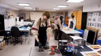 Projektowanie użytkowe 3D | Studia I stopnia w Gdańsku | Uniwersytet WSB Merito w Gdańsku: Student w laboratorium graficznym przy pracy
