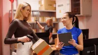 Logistyka - studia inżynierskie | Studia I stopnia w Gdańsku | Uniwersytet WSB Merito w Gdańsku: Studentki w magazynie