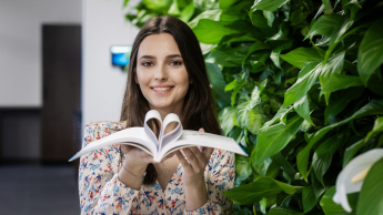 Administracja bezpieczeństwa ludzi i systemów w sytuacjach kryzysowych | Studia I stopnia w Gdańsku | Uniwersytet WSB Merito w Gdańsku: studentka-ksiazka-serce