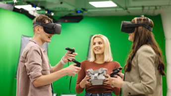 Produkcja audiowizualna w mediach cyfrowych | Studia I stopnia w Gdańsku | Uniwersytet WSB Merito w Gdańsku: Warsztaty w studio z VR przy green screenie