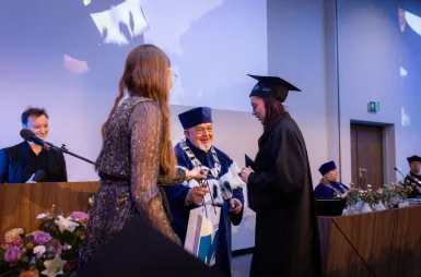 Uroczystość wręczenia dyplomów absolwentom 2025 za nami! | Aktualności | Uniwersytet WSB Merito w Gdańsku: zdjęcie